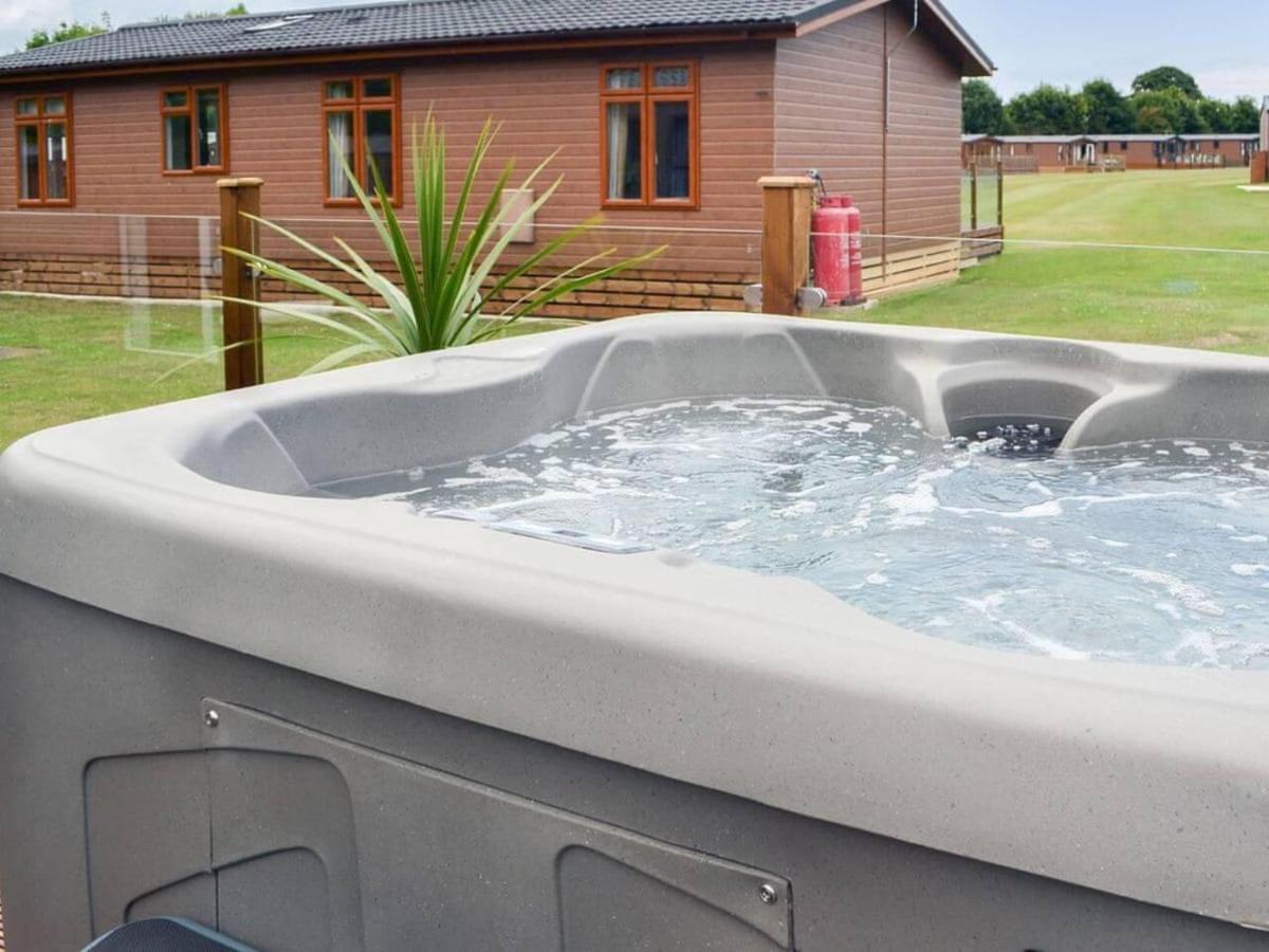 Luxury Boutique Style Lodge With Hot Tub Bridlington Exteriér fotografie